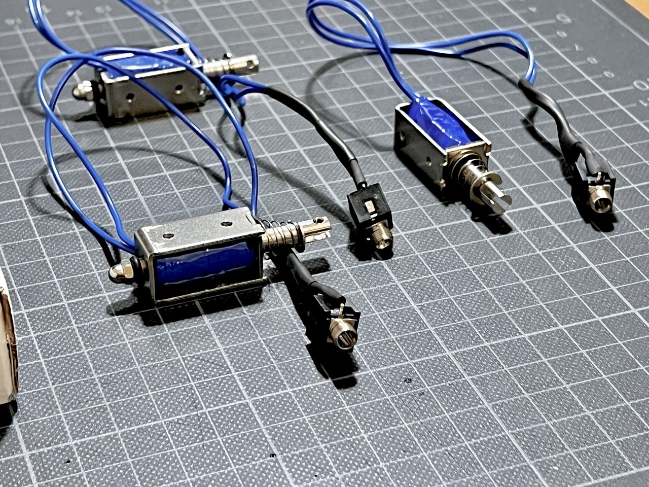 close up of the solenoid jacks